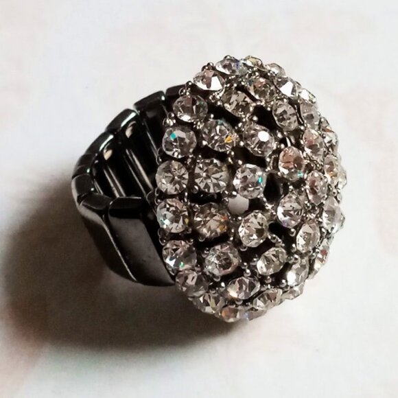 Jewelry - Sparkly & Beautiful Statement Stretch Vintage Dome Ring...Diva, Bling, Costume